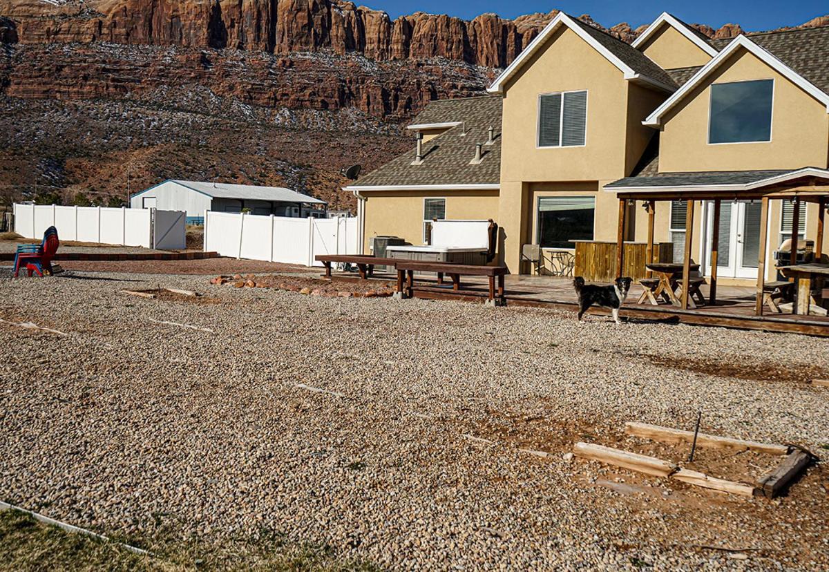 Desert Home, 4 Bedroom Private House, Sleeps 10, Pet Friendly Holiday home Moab