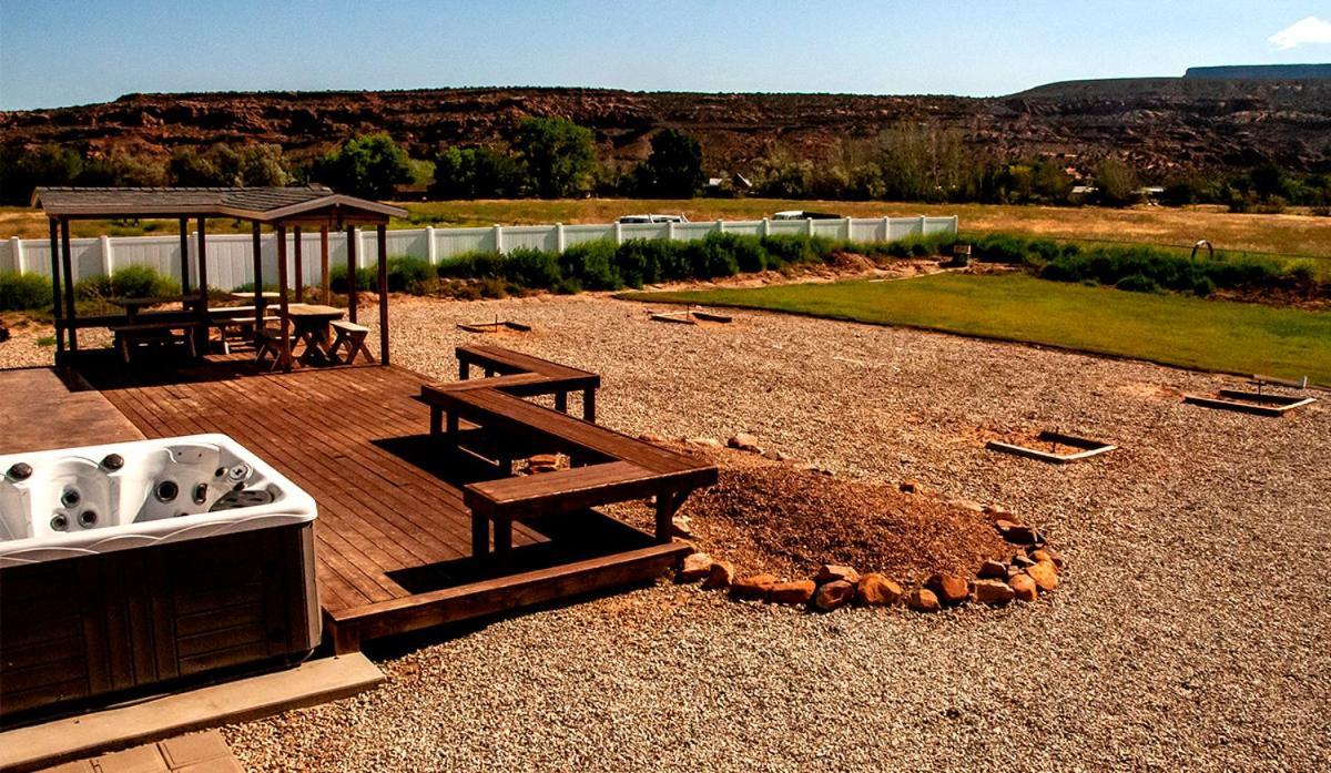 Desert Home, 4 Bedroom Private House, Sleeps 10, Pet Friendly Holiday home Moab