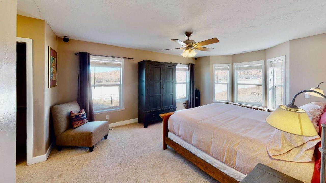 Holiday home Desert Home, 4 Bedroom Private House, Sleeps 10, Pet Friendly *