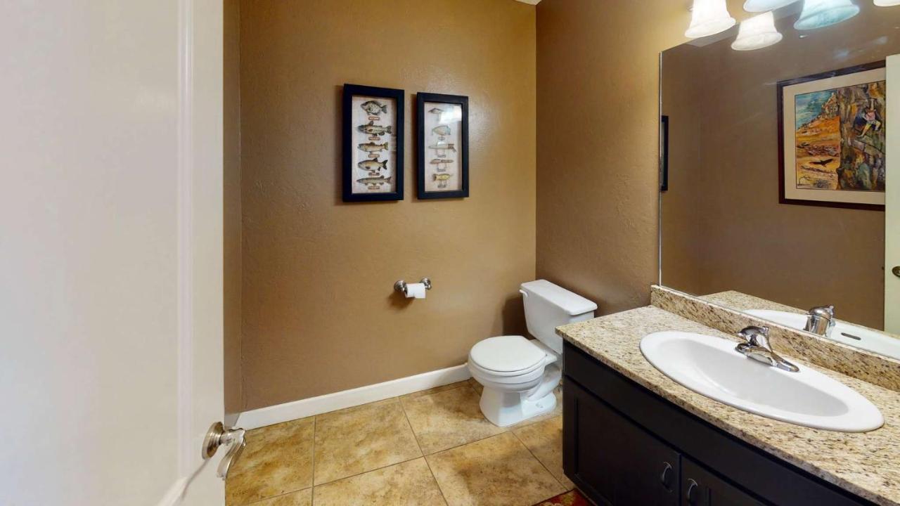 Desert Home, 4 Bedroom Private House, Sleeps 10, Pet Friendly *