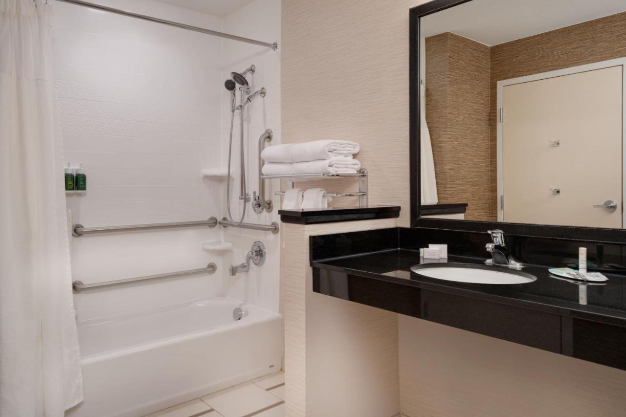 Hotel Fairfield & By Marriott 3*