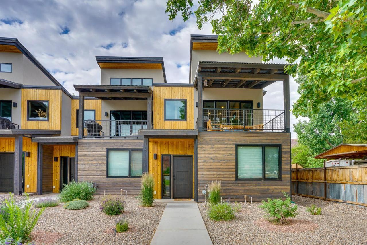 Sleek And Modern Townhome, 3 Blocks To Main St! Holiday home