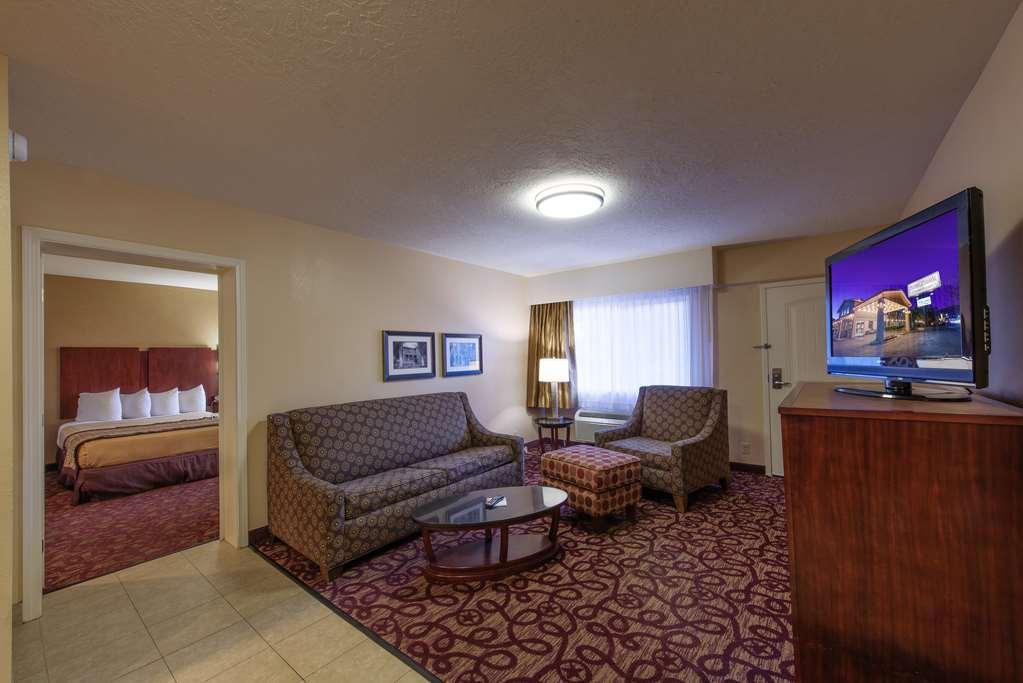 Downtown 3*