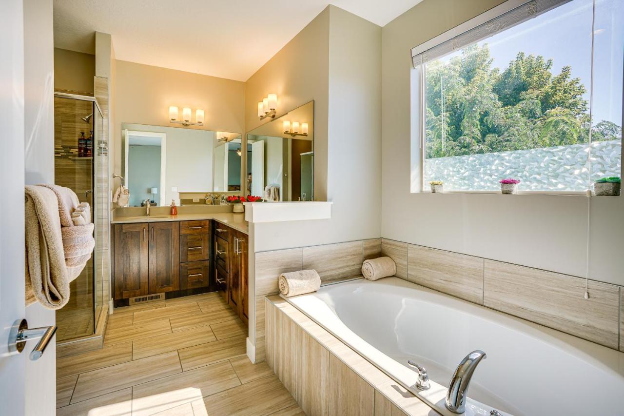 Holiday home Vacation Pool And Hot Tub Access!