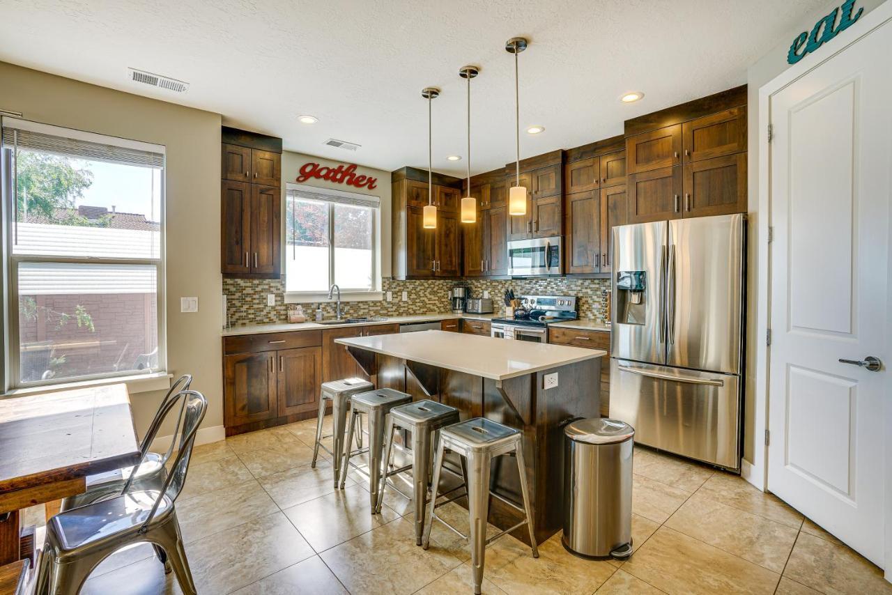 Holiday home Vacation Pool And Hot Tub Access! Moab