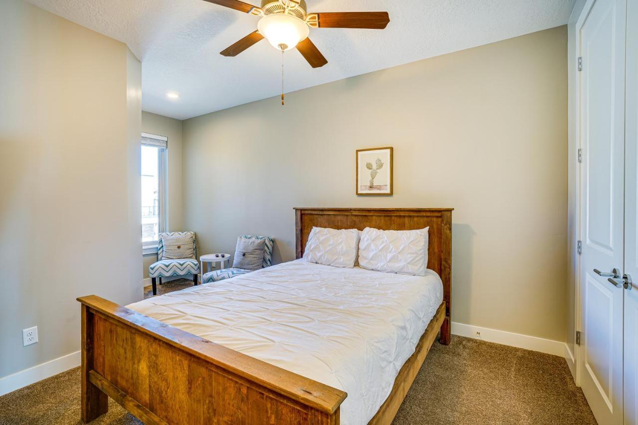 Vacation Pool And Hot Tub Access! Holiday home