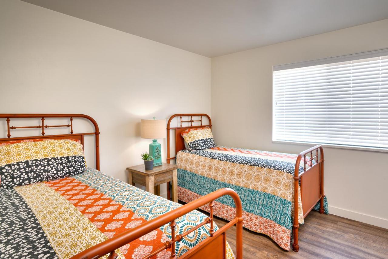2g New Redcliff Condo, Pool & Hot Tub Apartment