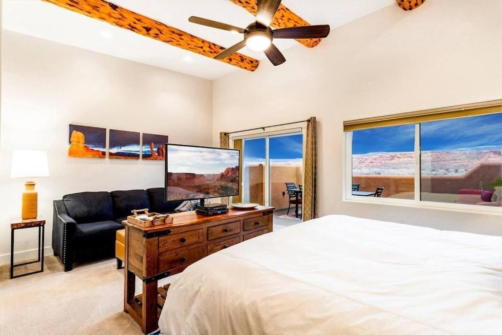 Gorgeous Retreat With Red Rock And La Sal Mountain Views - South Valley