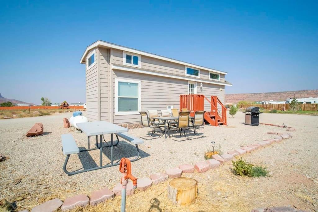 Redrock Tiny House W Large Loft Site 8