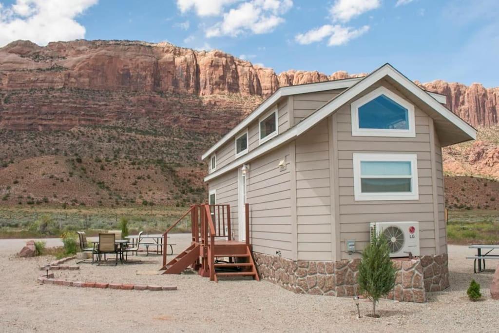 Redrock Tiny House W Large Loft Site 8
