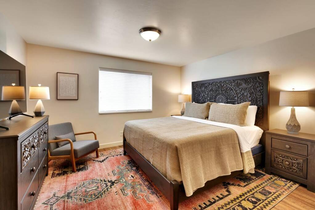 2k Floor Redcliff Condo, Pool & Hot Tub *