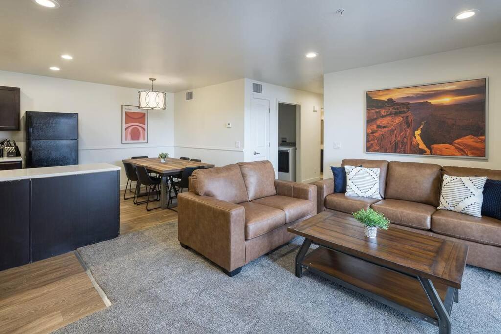 6e Family Friendly Redcliff Condo, Pool & Hot Tub Apartment Moab
