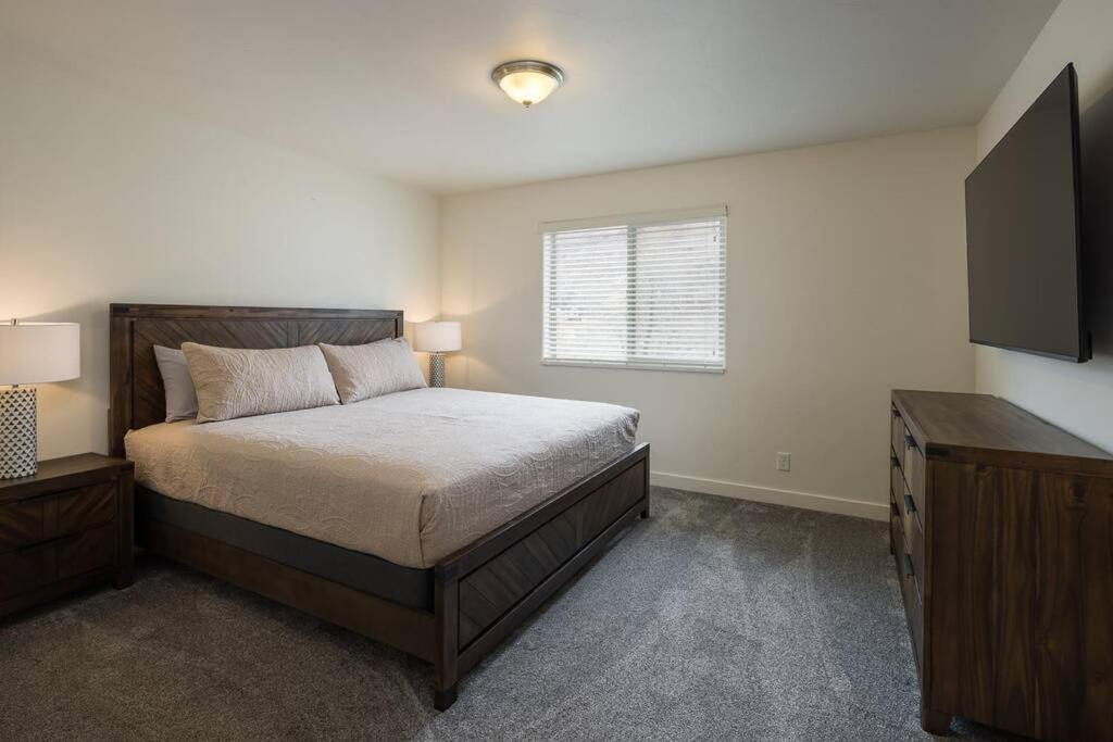 6e Family Friendly Redcliff Condo, Pool & Hot Tub Moab