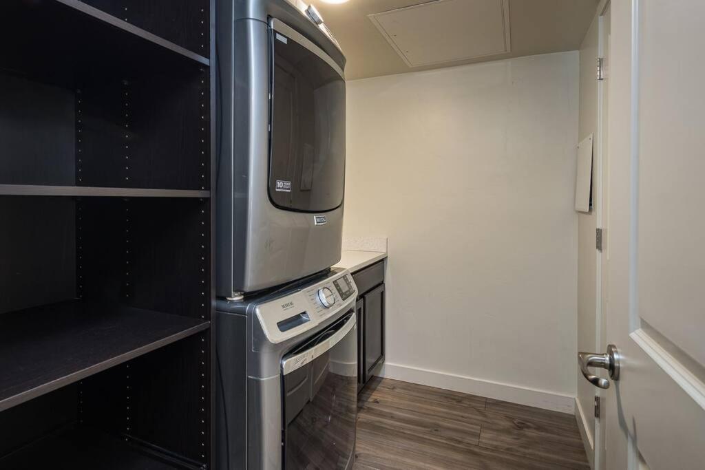 6k Floor Redcliff Condo, Pool & Hot Tub Apartment
