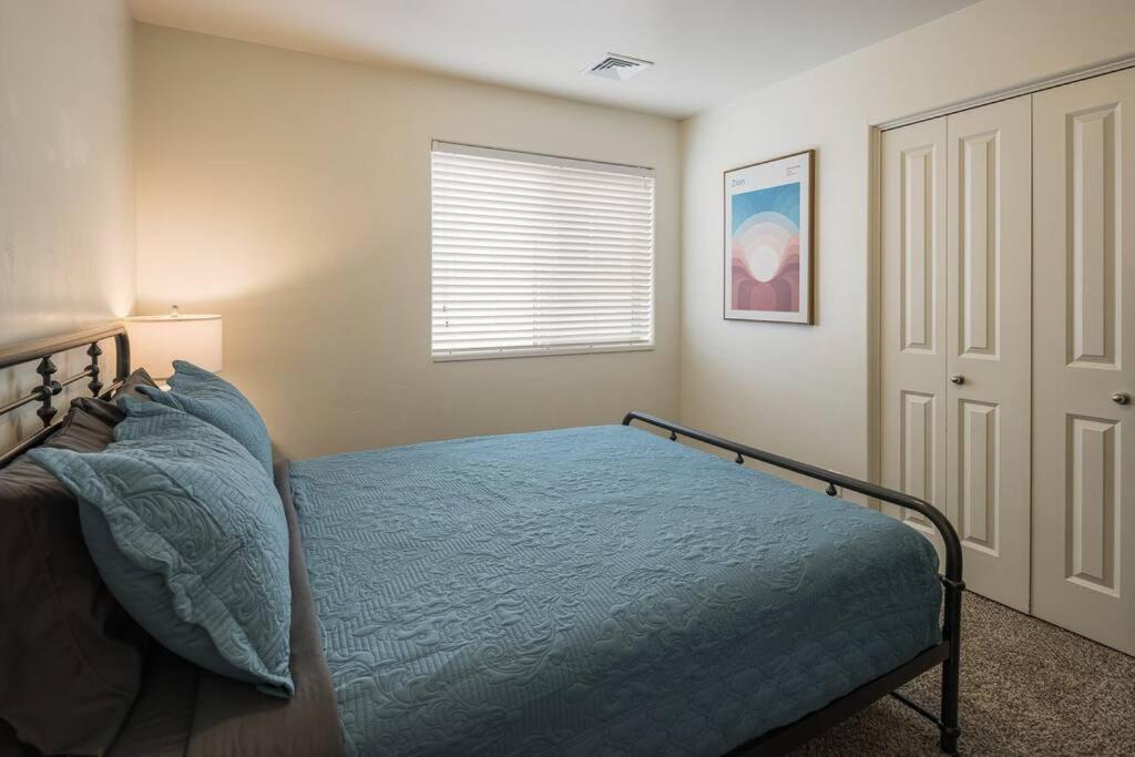 6k Floor Redcliff Condo, Pool & Hot Tub