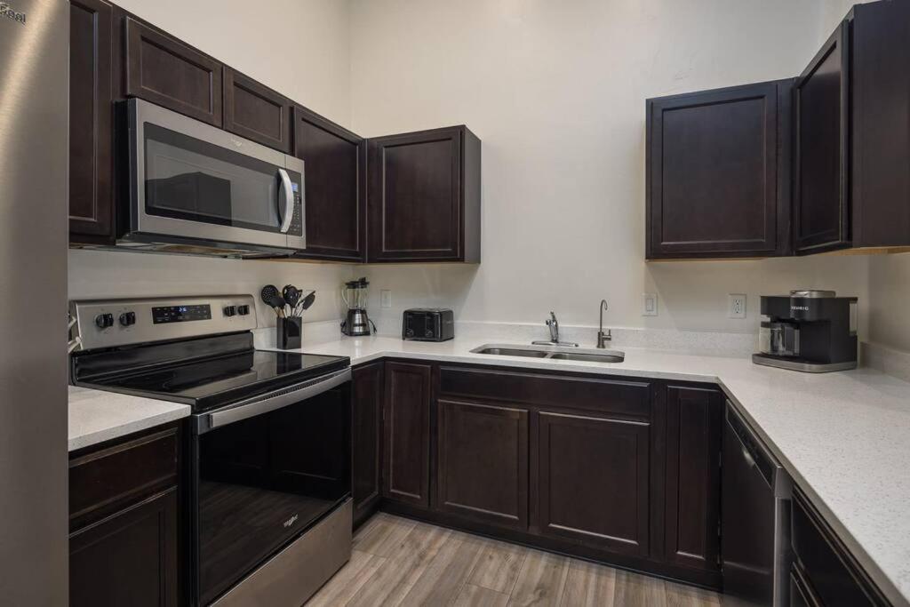 Apartment 6k Floor Redcliff Condo, Pool & Hot Tub