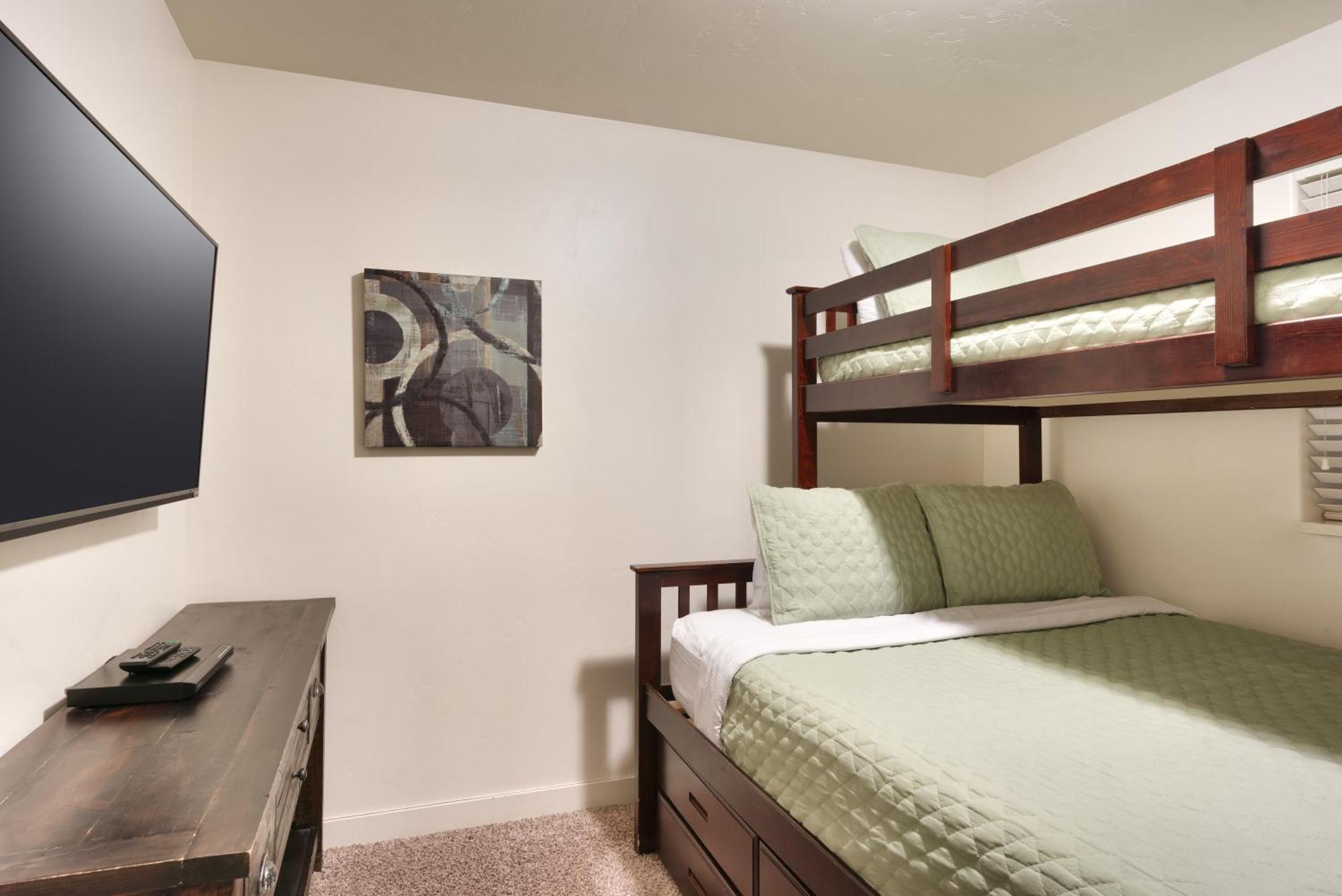 Apartment 6a Family Friendly Redcliff Pool & Hot Tub