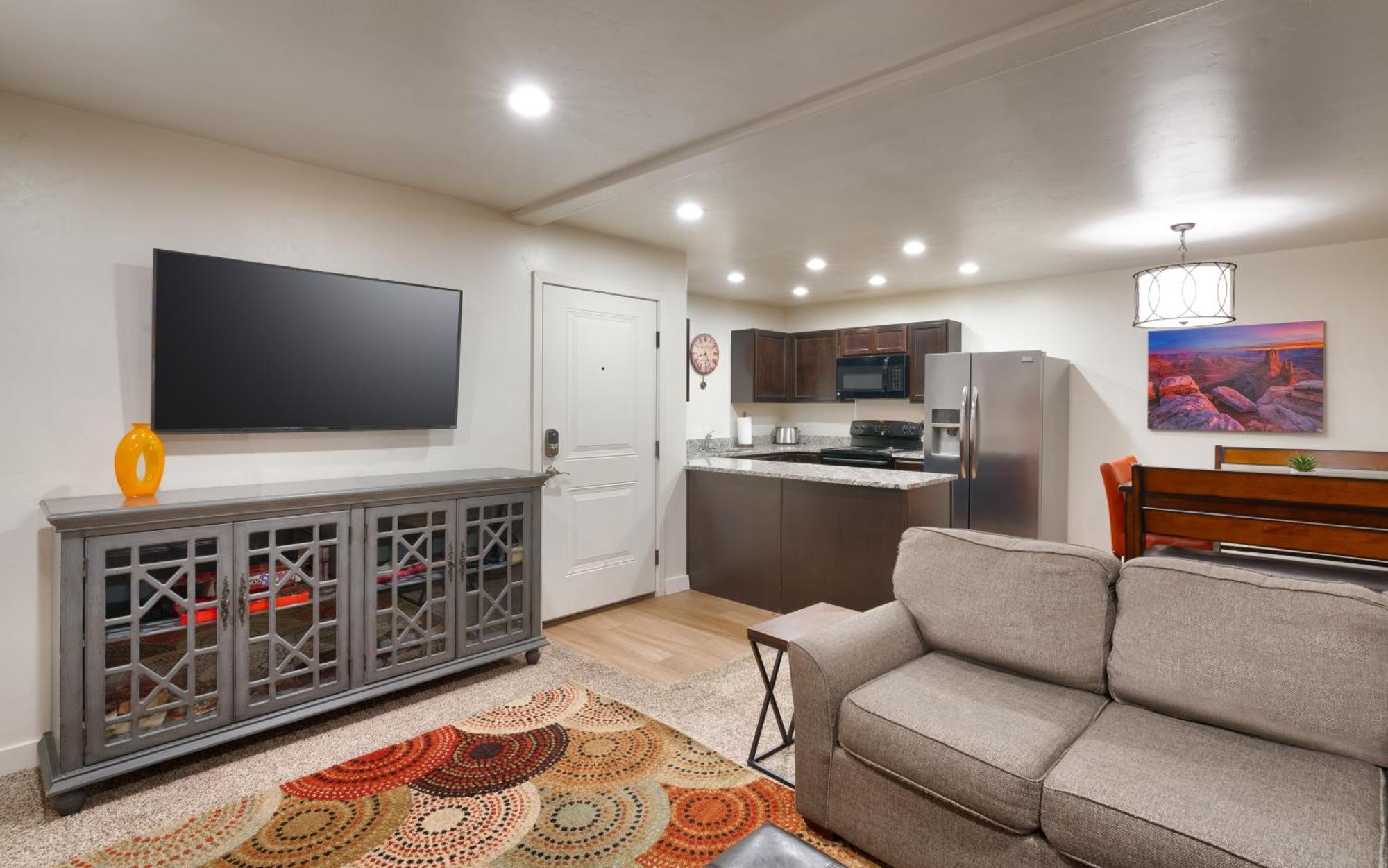 6a Family Friendly Redcliff Pool & Hot Tub Apartment *