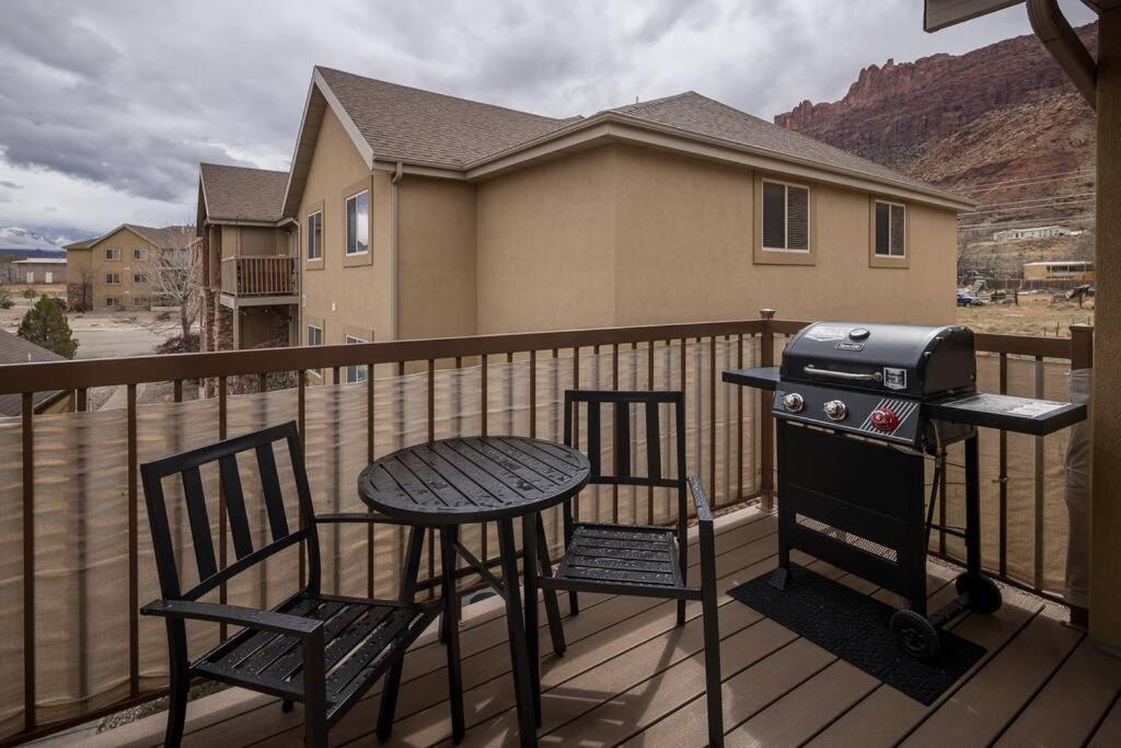 Apartment 6k Floor Redcliff Condo, Pool & Hot Tub *
