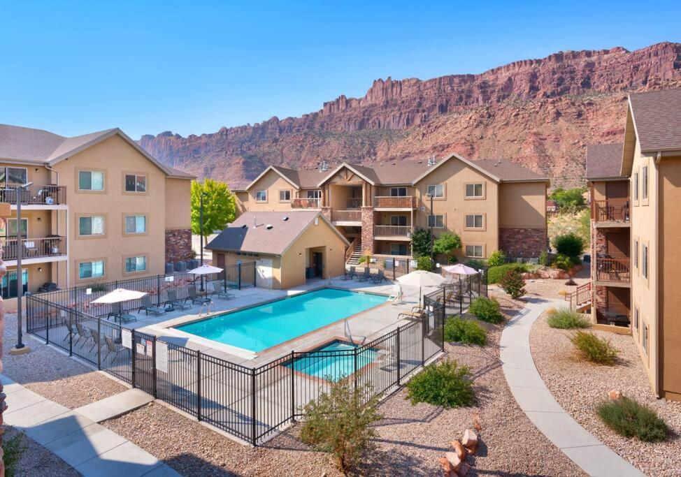 6k Floor Redcliff Condo, Pool & Hot Tub * Moab
