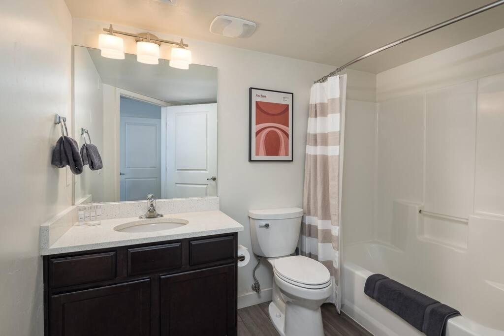 Apartment 6k Floor Redcliff Condo, Pool & Hot Tub *