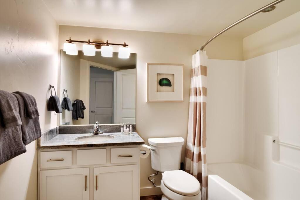 2k Floor Redcliff Condo, Pool & Hot Tub * Moab
