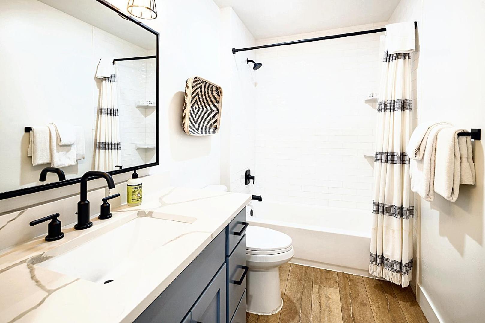 Near Downtown Stylish 2br With Amazing Patio #1 Holiday home
