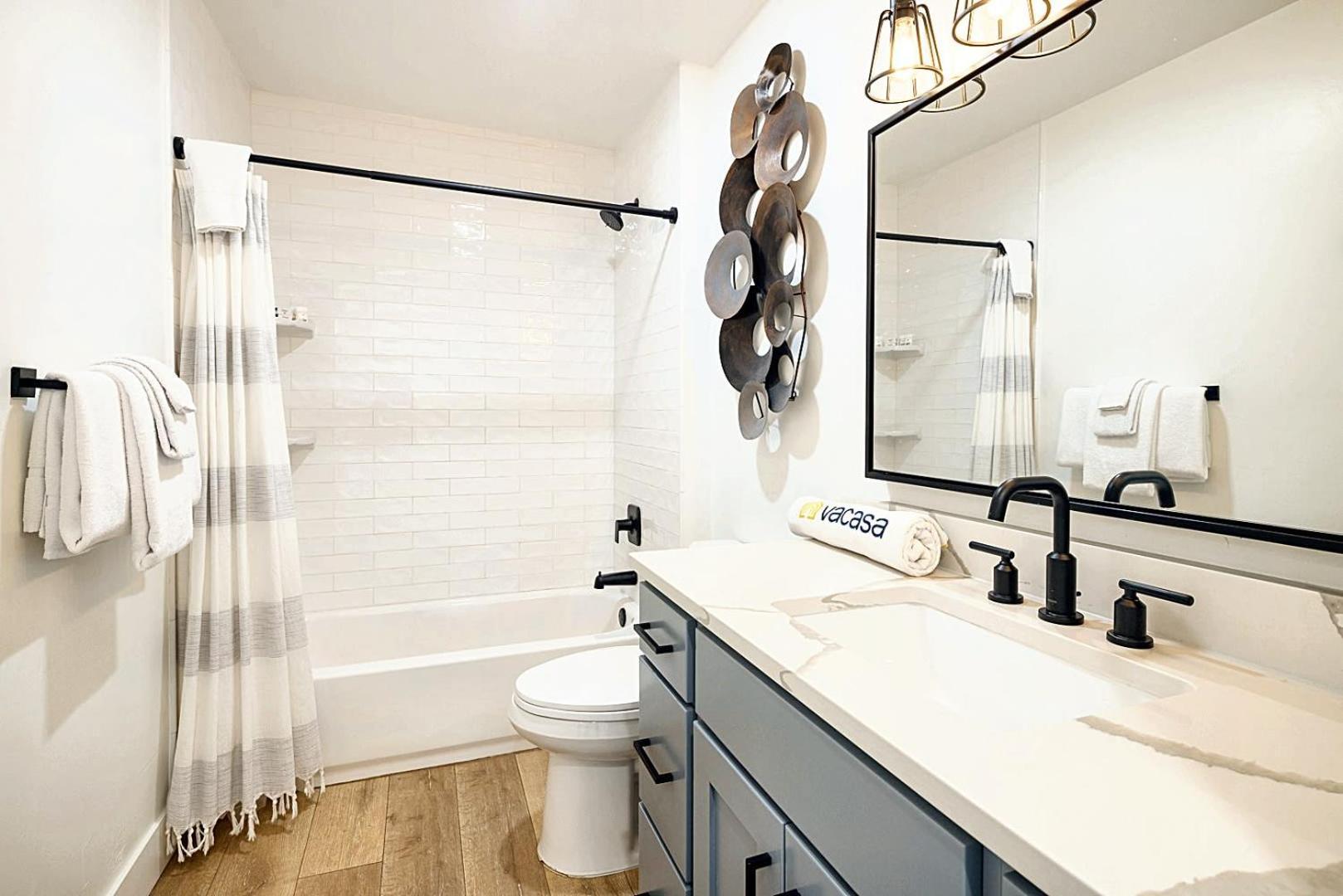 Near Downtown Stylish 2br With Amazing Patio - 3