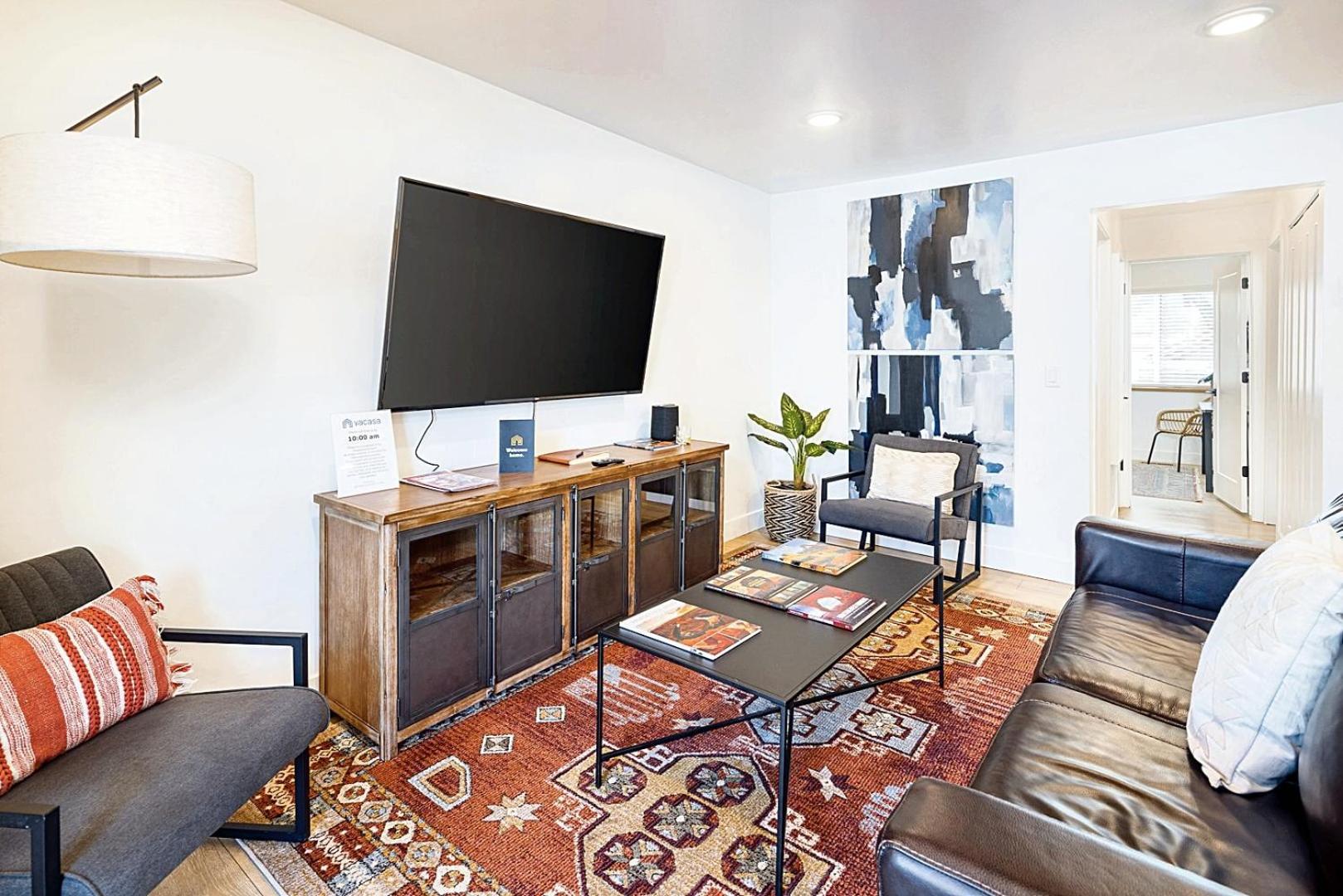 Near Downtown Stylish 2br With Amazing Patio - 3 Holiday home