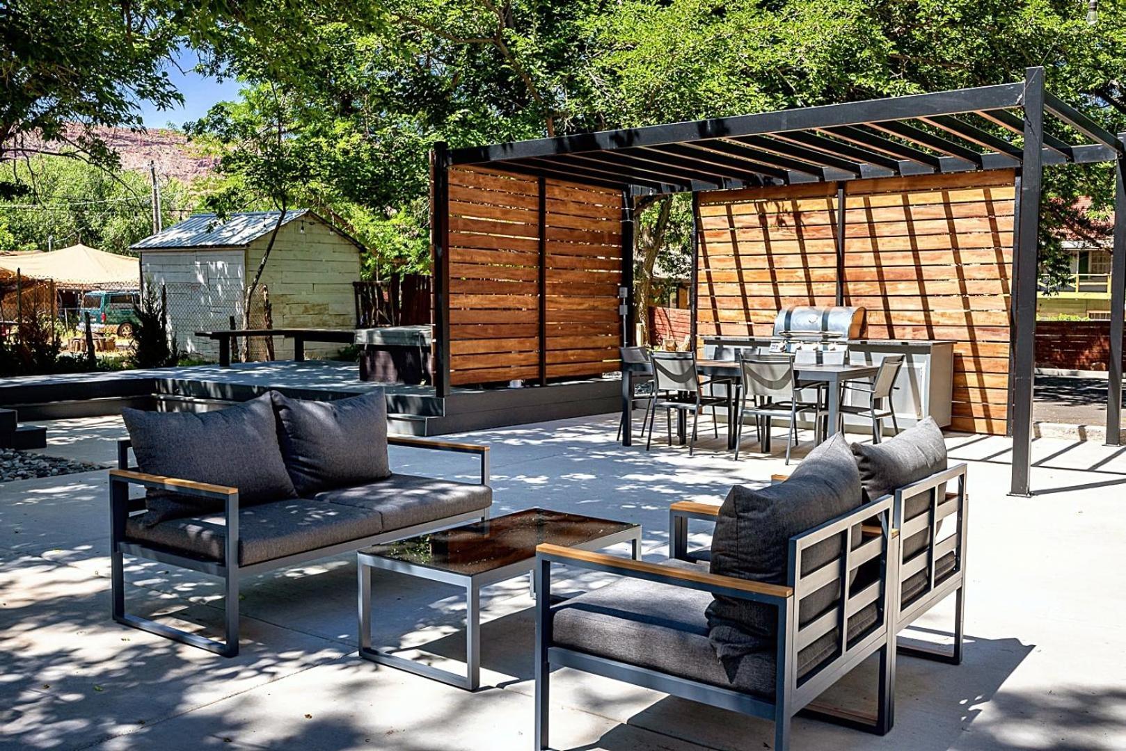 Near Downtown Stylish 2br With Amazing Patio - 3 *