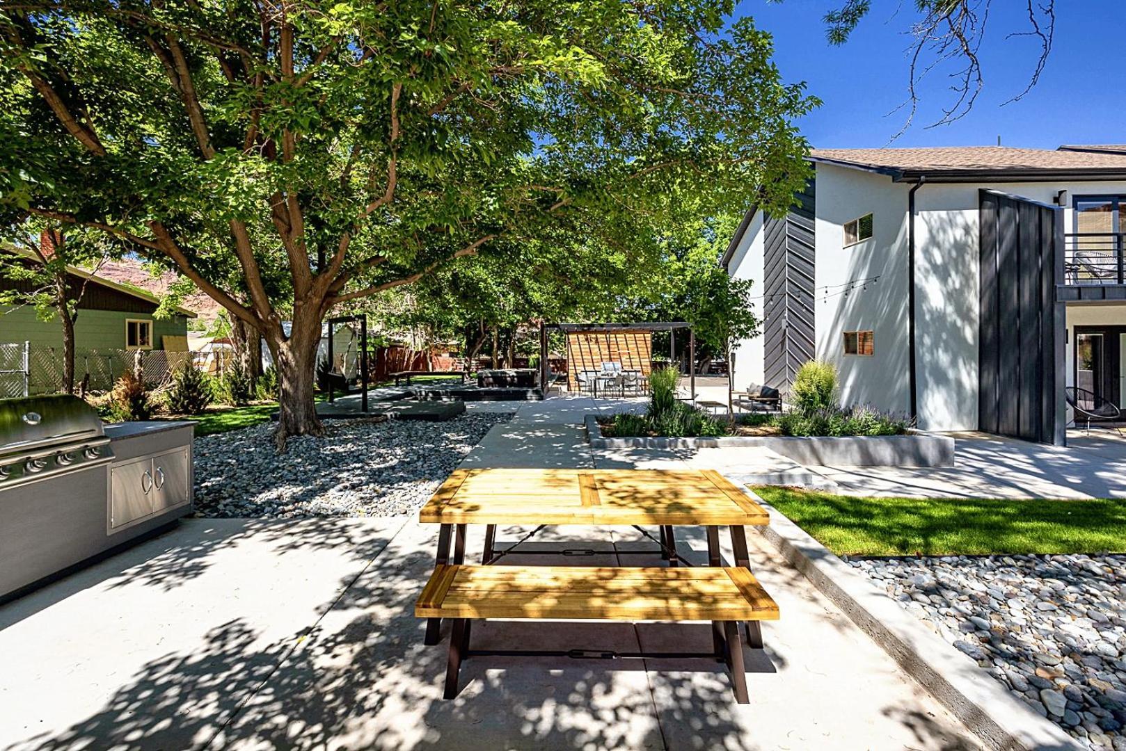 Near Downtown Stylish 2br With Amazing Patio - 3 Holiday home *