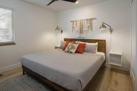 Near Downtown Stylish 2br With Amazing Patio - 6 Holiday home *