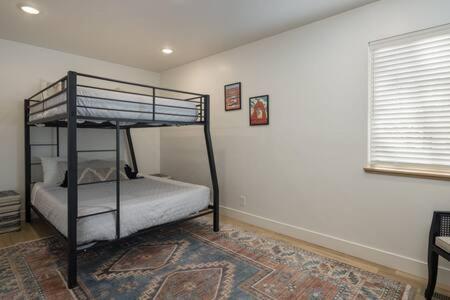 Holiday home Near Downtown Stylish 2br With Amazing Patio - 6 *