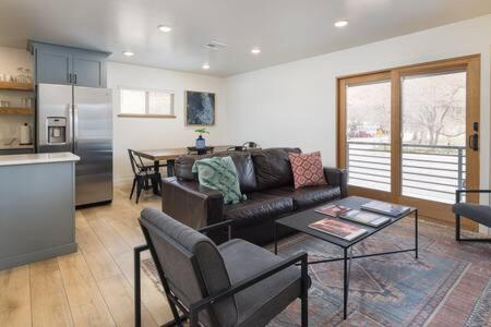 Near Downtown Stylish 2br With Amazing Patio - 6