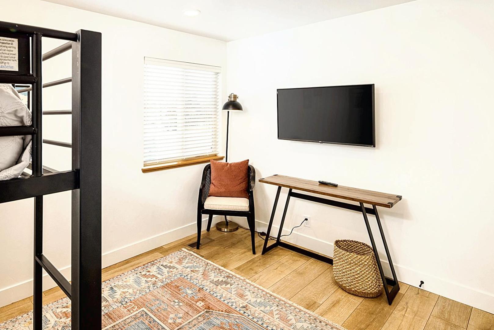 Near Downtown Stylish 2br With Amazing Patio - 5