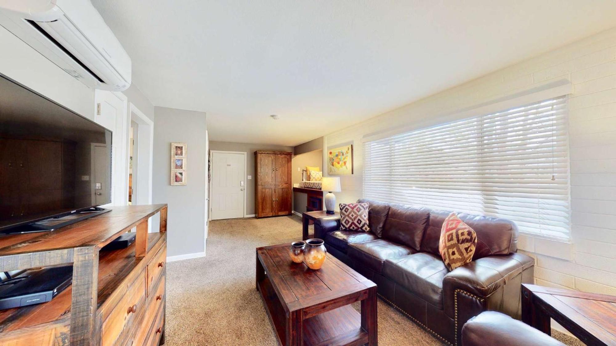 Downtown Cozy Base - Purple Sage 3 Holiday home