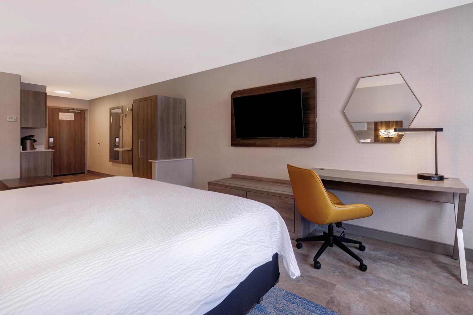 Hotel Express & By Ihg