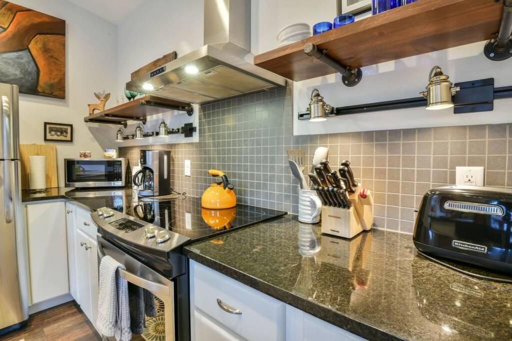 Apartment Digs #2 - Your Downtown Basecamp!