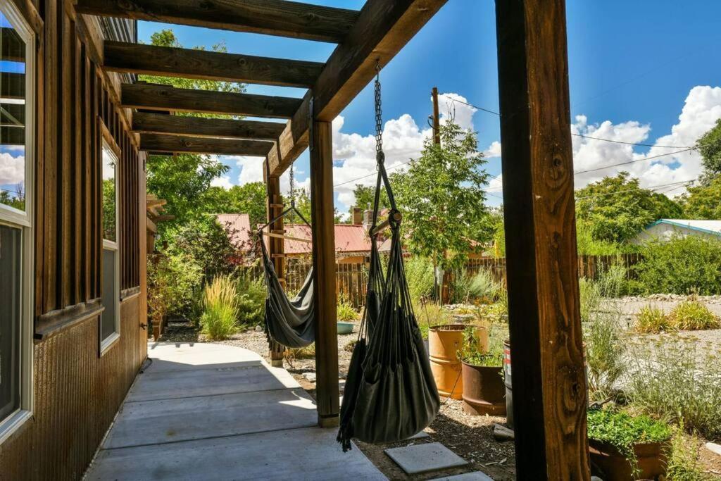 Digs #2 - Your Downtown Basecamp! Apartment