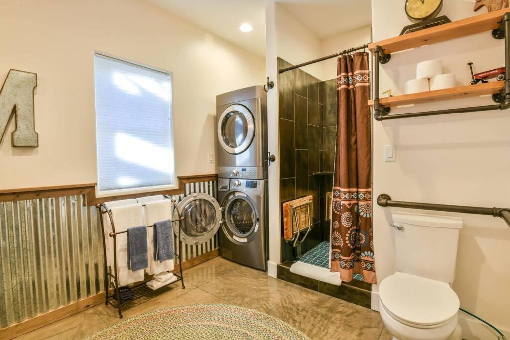 Apartment Digs - Your Downtown Basecamp!