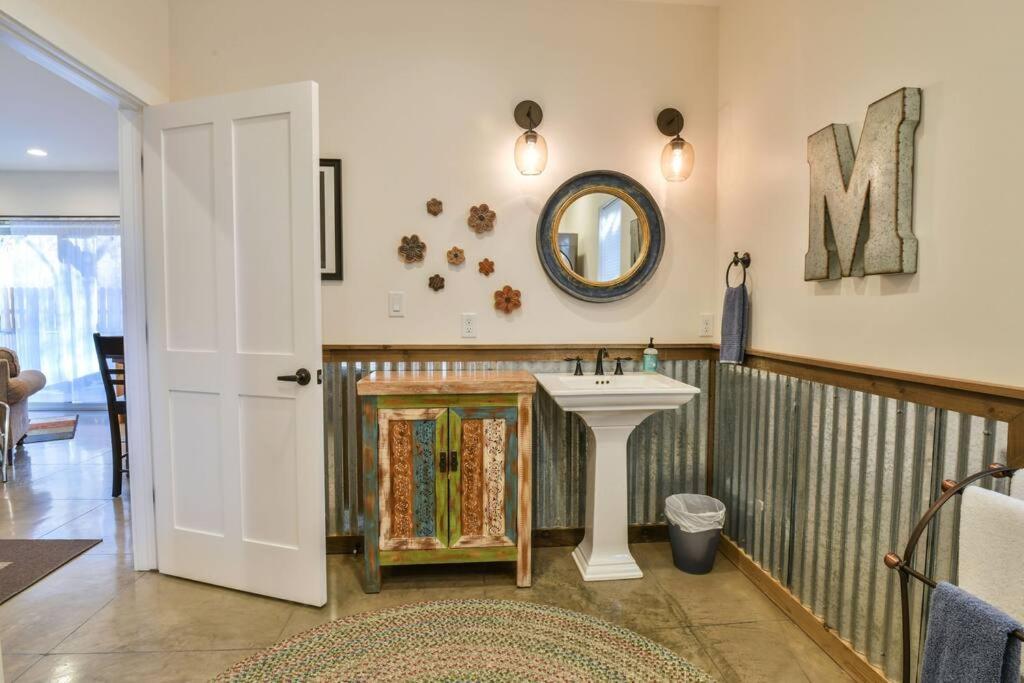 Digs - Your Downtown Basecamp! Apartment Moab