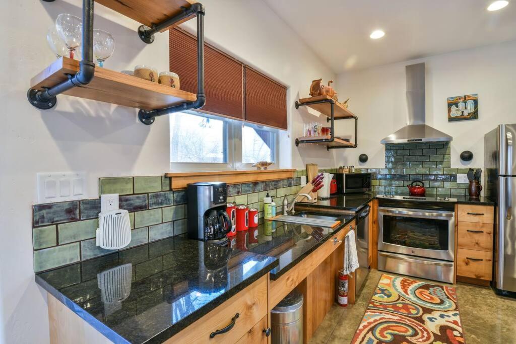 Digs - Your Downtown Basecamp! *