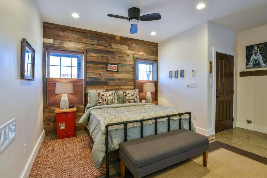 Apartment Digs - Your Downtown Basecamp! Moab