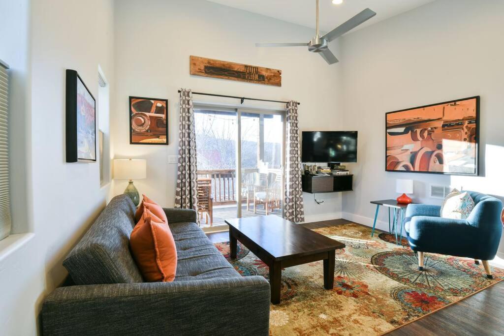 Apartment Digs - Your Downtown Basecamp!