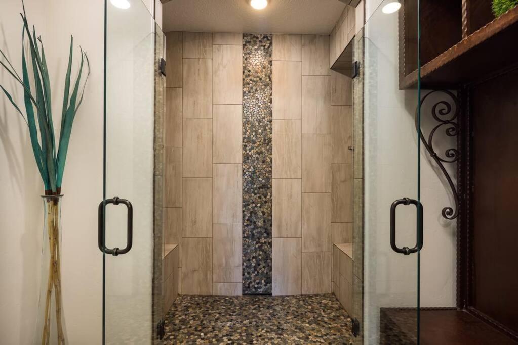 Luxury Downtown Apartment *