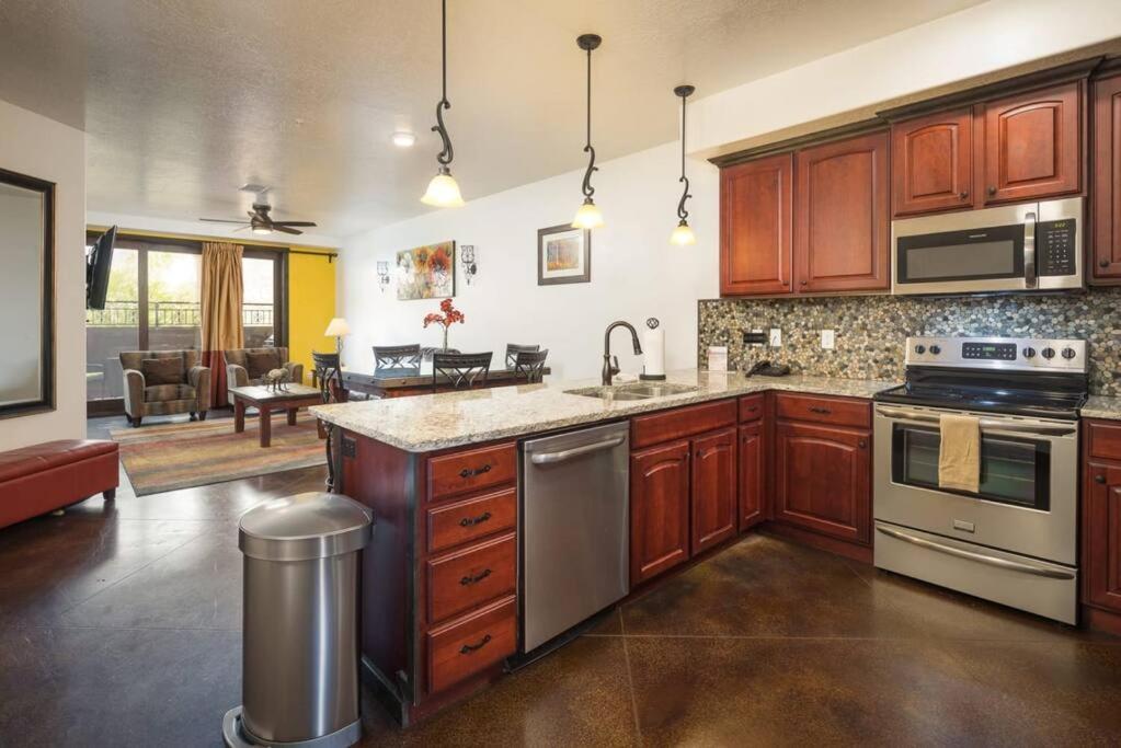 Luxury Downtown Apartment *