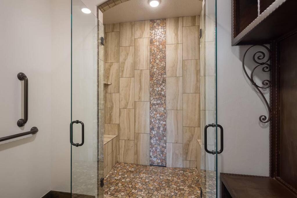 Luxury Downtown Apartment *