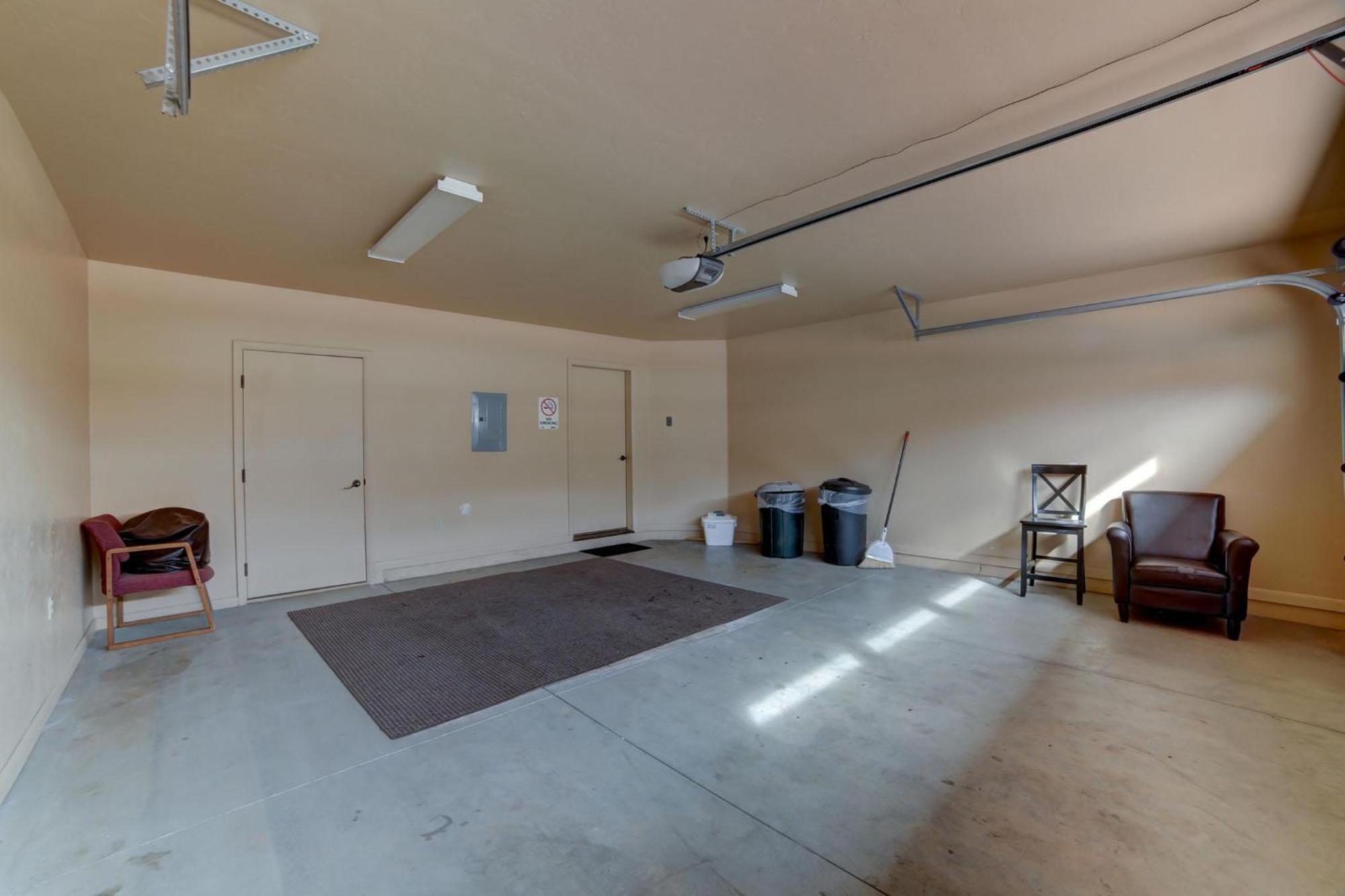 Desert Winds Townhome In With 3 Master *
