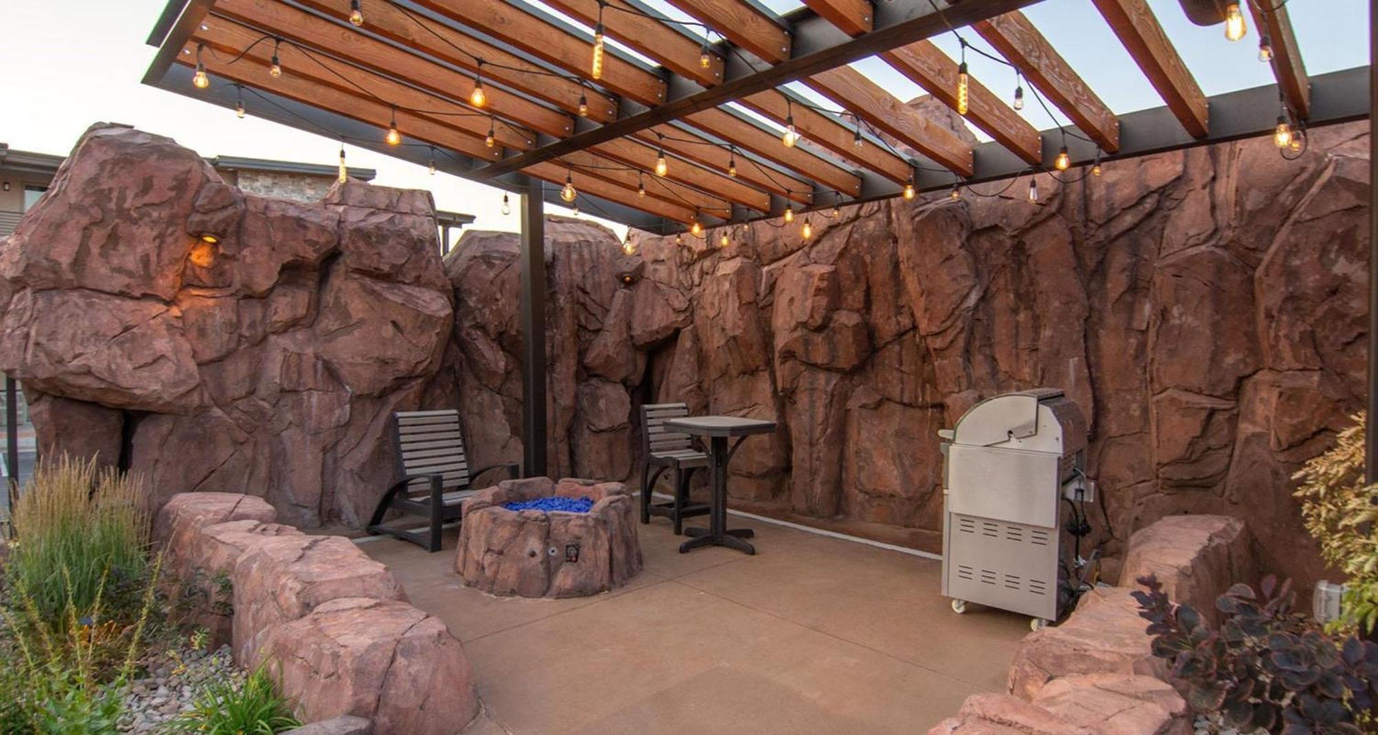 Sage Creek E3 In With Private Hot Tub And Community Pool Holiday home Moab