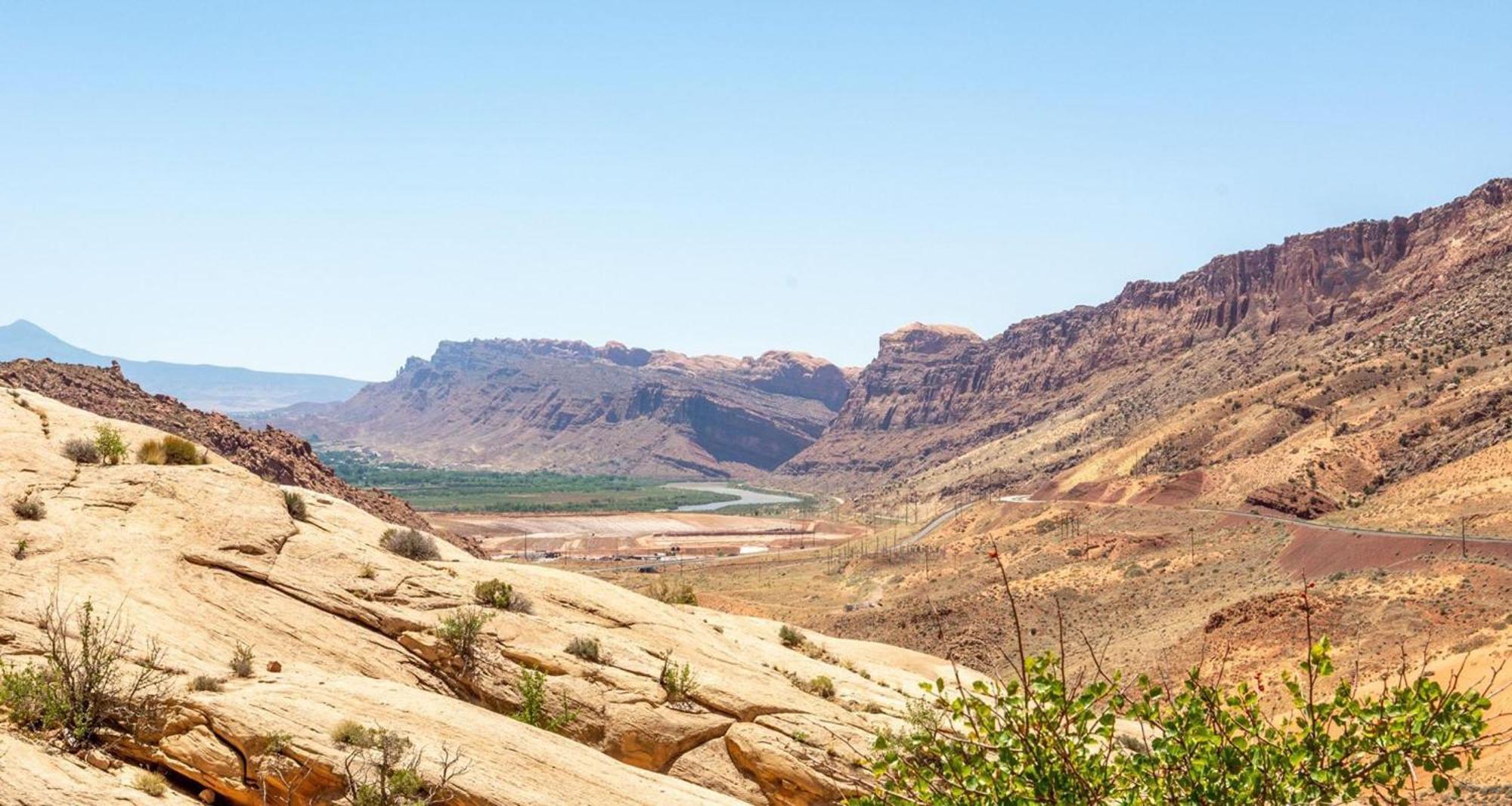 Sage Creek E1 In With Scenic Community Pool Moab